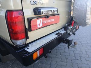 Toyota Land Cruiser 76 4.5D-4D V8 station wagon LX - Image 17