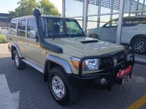 Toyota Land Cruiser 76 4.5D-4D V8 station wagon LX - Image 1