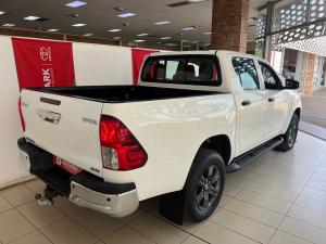 Toyota Hilux 2.4GD-6 double cab 4x4 Raider manual - Image 2