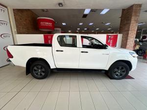 Toyota Hilux 2.4GD-6 double cab 4x4 Raider manual - Image 3
