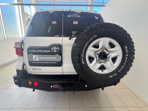 Toyota Land Cruiser 200 4.5D-4D V8 GX-R - Image 5