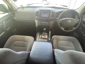 Toyota Land Cruiser 200 4.5D-4D V8 GX-R - Image 6