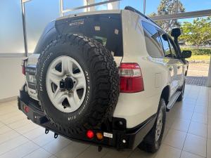 Toyota Land Cruiser 200 4.5D-4D V8 GX-R - Image 2