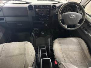 Toyota Land Cruiser 79 4.5D-4D LX V8 single cab - Image 6
