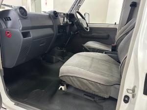 Toyota Land Cruiser 79 4.5D-4D LX V8 single cab - Image 7