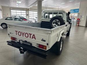 Toyota Land Cruiser 79 4.5D-4D LX V8 single cab - Image 2