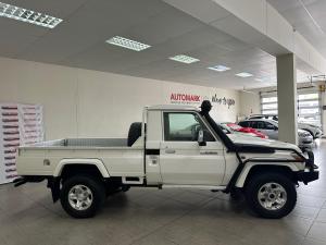 Toyota Land Cruiser 79 4.5D-4D LX V8 single cab - Image 3