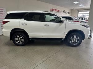 Toyota Fortuner 2.4GD-6 manual - Image 3