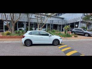 Volkswagen Polo hatch 1.0TSI Life manual - Image 3