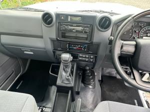 Toyota Land Cruiser 79 2.8GD-6 single cab auto - Image 6