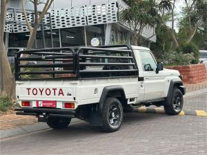Toyota Land Cruiser 79 2.8GD-6 single cab auto - Image 2