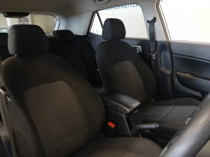 Hyundai Venue 1.2 Motion - Image 17