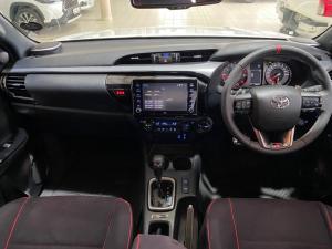 Toyota Hilux 2.8 GD-6 GR-S 4X4 automaticD/C - Image 6