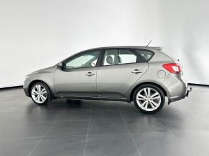 Kia Cerato 2.0 5-Door automatic - Image 3