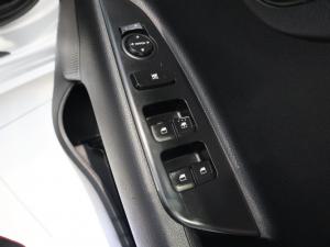 Kia Rio hatch 1.2 LS - Image 9