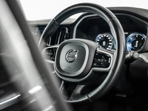 Volvo XC60 D5 AWD Momentum - Image 9