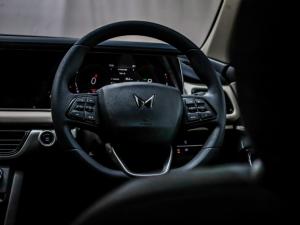 Mahindra XUV700 2.0T AX5 - Image 10