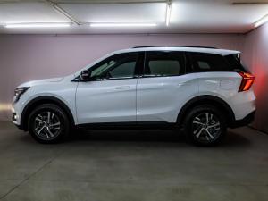 Mahindra XUV700 2.0T AX5 - Image 2