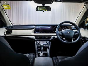 Mahindra XUV700 2.0T AX5 - Image 6