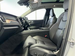 Volvo XC60 B6 AWD Ultimate Dark - Image 13