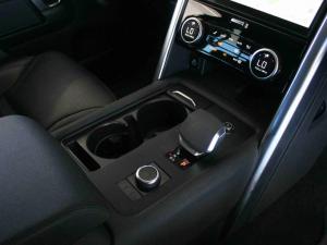Land Rover Discovery D300 S - Image 18