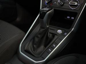 Volkswagen Polo hatch 1.0TSI Life auto - Image 23