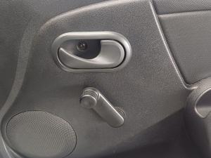 Nissan NP200 1.6i safety pack (aircon) - Image 13