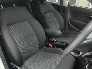 Volkswagen Polo Vivo hatch 1.6 Comfortline auto - Image 4