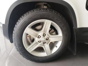 Land Rover Defender 110 D240 HSE - Image 6