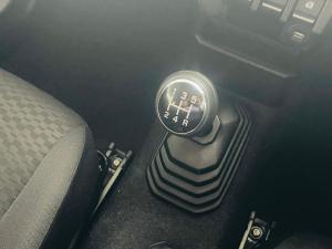Suzuki Jimny 1.5 GLX AllGrip 3-door manual - Image 15