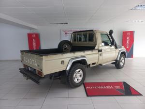 Toyota Land Cruiser 79 4.5D-4D LX V8 single cab - Image 2