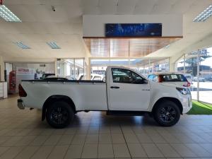 Toyota Hilux 2.4GD-6 single cab Raider manual - Image 3