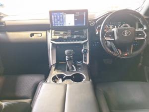 Toyota Land Cruiser 300 3.5T GR-Sport - Image 6