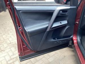 Toyota RAV4 2.0 GX auto - Image 27