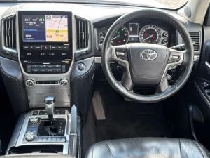 Toyota Land Cruiser 200 4.5D-4D V8 VX-R - Image 8