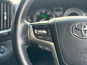 Toyota Land Cruiser 200 4.5D-4D V8 VX-R - Image 9