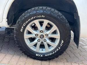 Toyota Land Cruiser 200 4.5D-4D V8 VX-R - Image 13