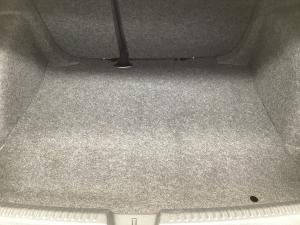 Volkswagen Polo sedan 1.6 Comfortline - Image 19