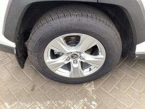 Toyota RAV4 2.0 GX auto - Image 19