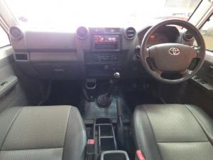 Toyota Land Cruiser 79 4.2DS/C - Image 6
