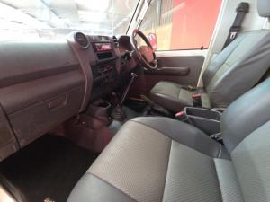 Toyota Land Cruiser 79 4.2DS/C - Image 7