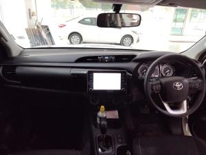 Toyota Hilux 2.4 GD-6 Raider 4X4 automaticD/C - Image 6