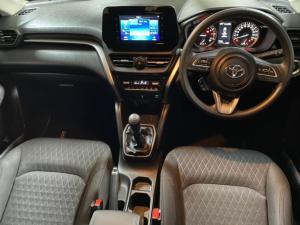 Toyota Urban Cruiser 1.5 XR manual - Image 8