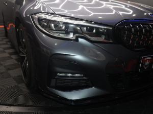 BMW 3 Series 330i - Image 3