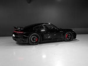 Porsche 911 Carrera 4 GTS coupe - Image 25
