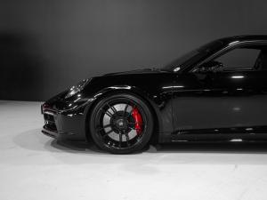Porsche 911 Carrera 4 GTS coupe - Image 26