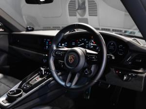 Porsche 911 Carrera 4 GTS coupe - Image 7