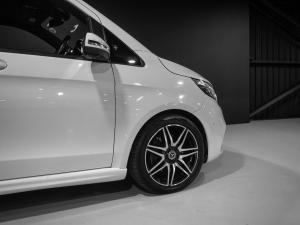 Mercedes-Benz V-Class V300d Avantgarde AMG Line - Image 18