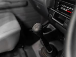 Toyota Land Cruiser 79 4.2D double cab - Image 12