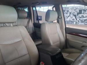 Toyota Land Cruiser Prado 4.0 VX - Image 19